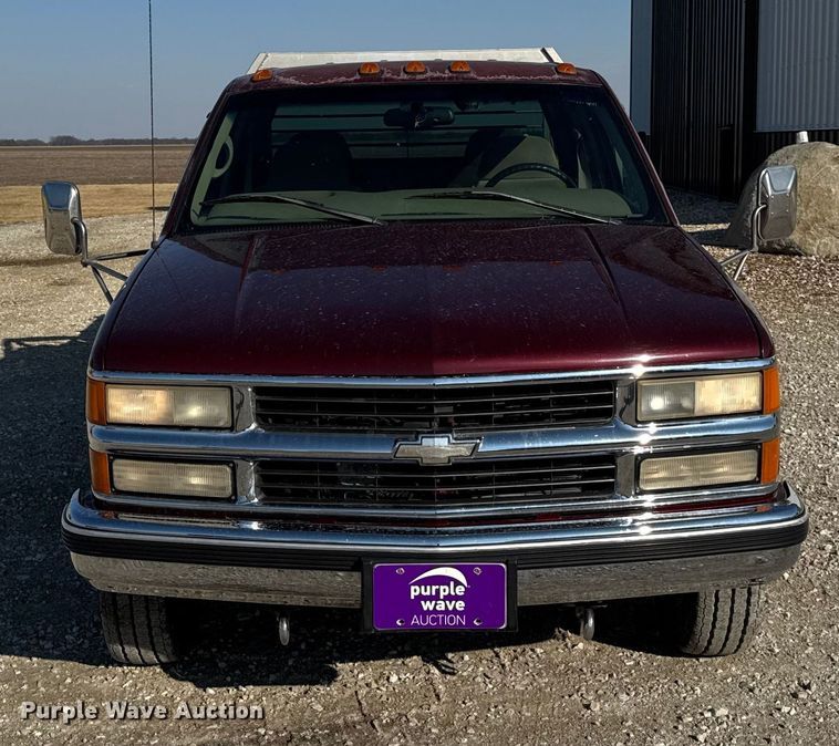 image for item EF2417 1997 Chevrolet C3500 Crew Cab flatbed pickup truck