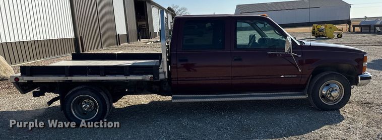 image for item EF2417 1997 Chevrolet C3500 Crew Cab flatbed pickup truck