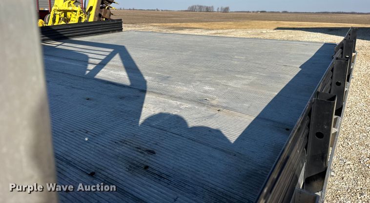 image for item EF2417 1997 Chevrolet C3500 Crew Cab flatbed pickup truck