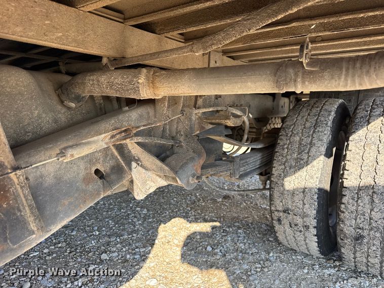 image for item EF2417 1997 Chevrolet C3500 Crew Cab flatbed pickup truck