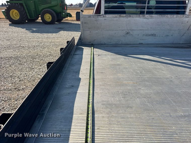 image for item EF2417 1997 Chevrolet C3500 Crew Cab flatbed pickup truck