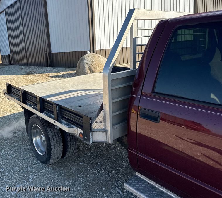 image for item EF2417 1997 Chevrolet C3500 Crew Cab flatbed pickup truck