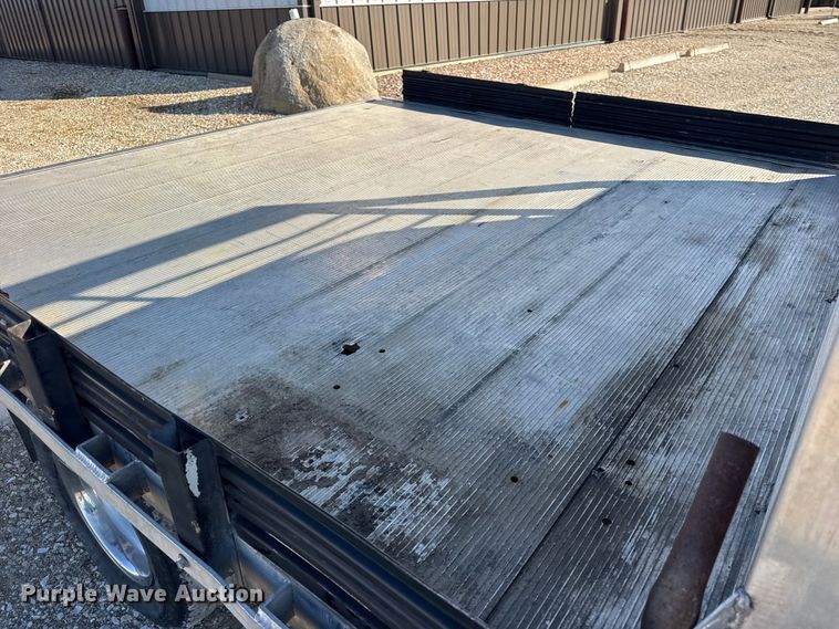 image for item EF2417 1997 Chevrolet C3500 Crew Cab flatbed pickup truck