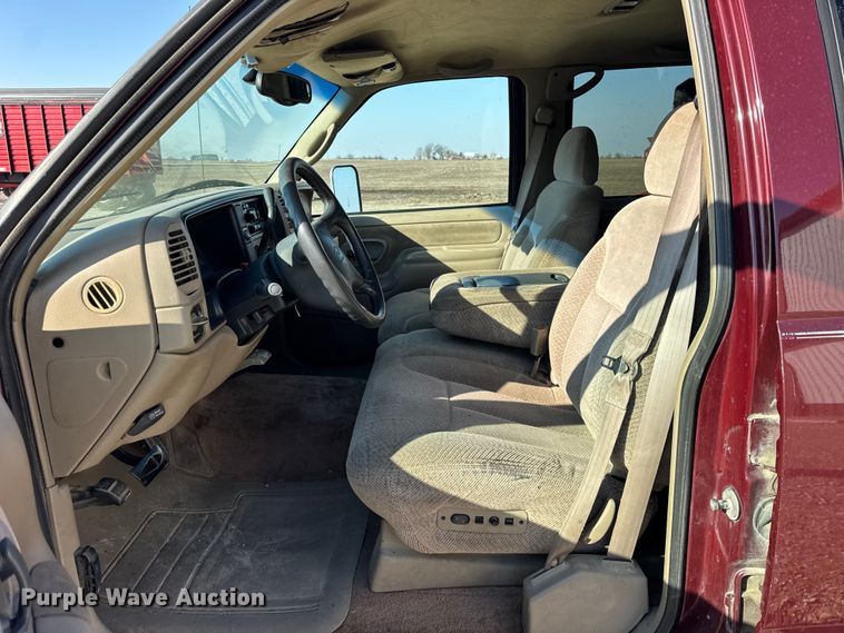 image for item EF2417 1997 Chevrolet C3500 Crew Cab flatbed pickup truck