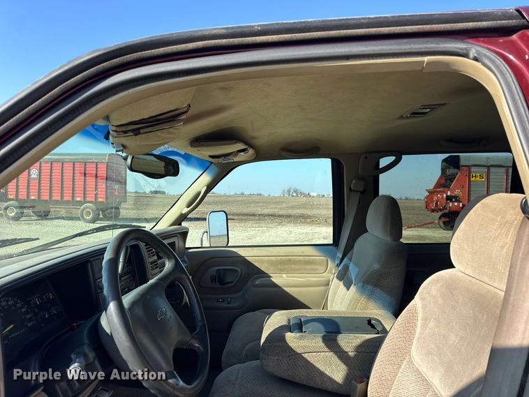 image for item EF2417 1997 Chevrolet C3500 Crew Cab flatbed pickup truck