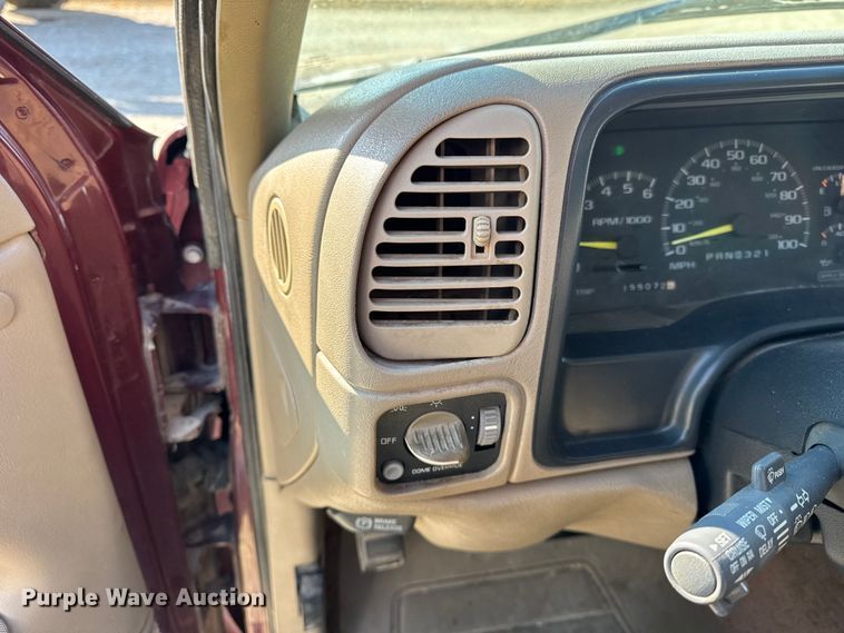 image for item EF2417 1997 Chevrolet C3500 Crew Cab flatbed pickup truck