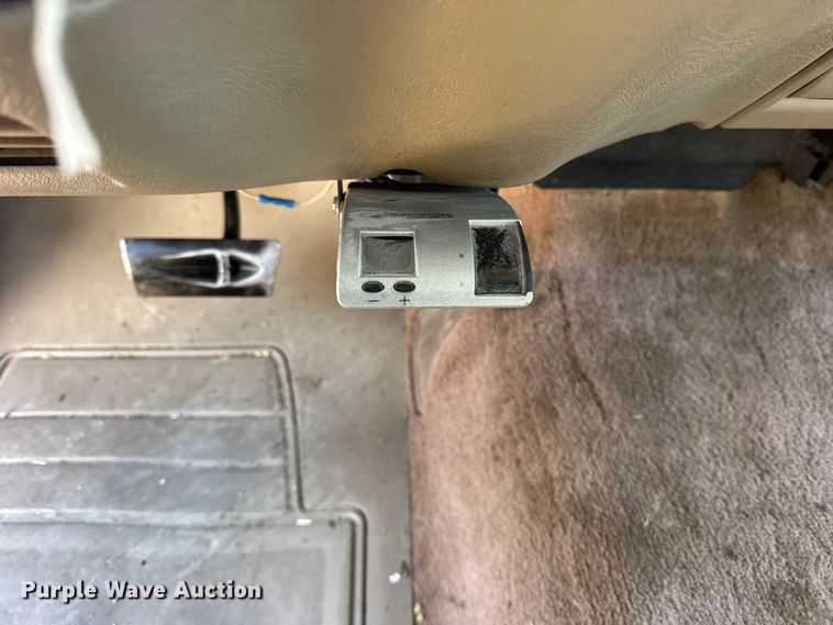 image for item EF2417 1997 Chevrolet C3500 Crew Cab flatbed pickup truck