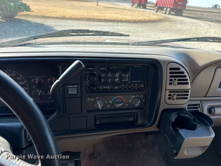 image for item EF2417 1997 Chevrolet C3500 Crew Cab flatbed pickup truck