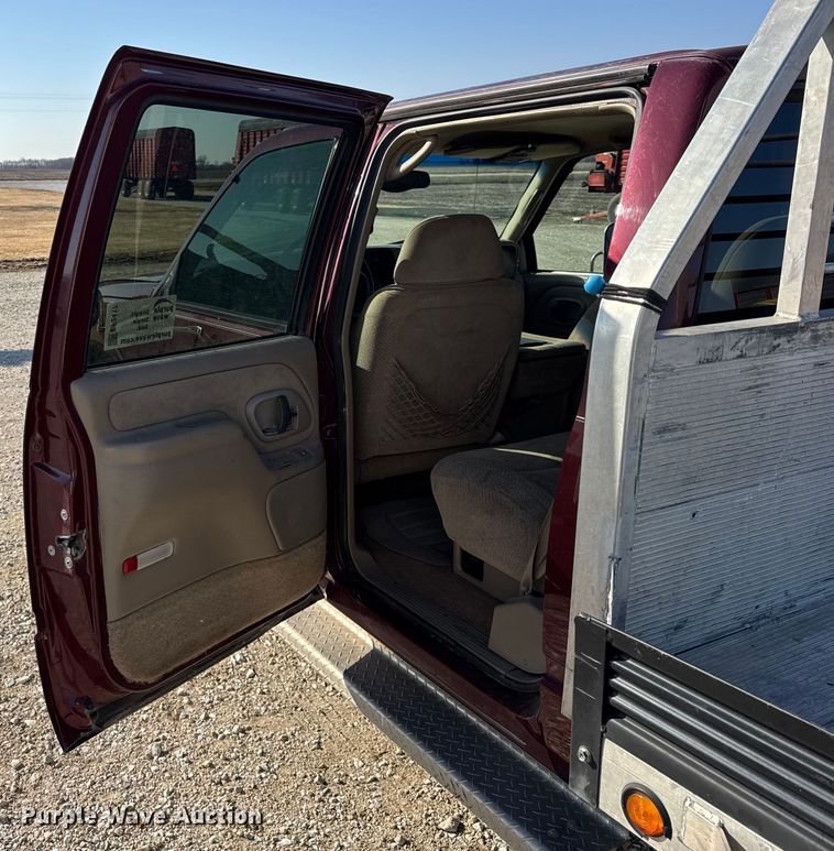 image for item EF2417 1997 Chevrolet C3500 Crew Cab flatbed pickup truck