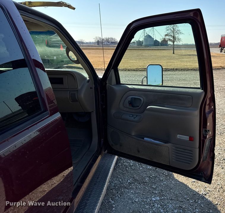 image for item EF2417 1997 Chevrolet C3500 Crew Cab flatbed pickup truck