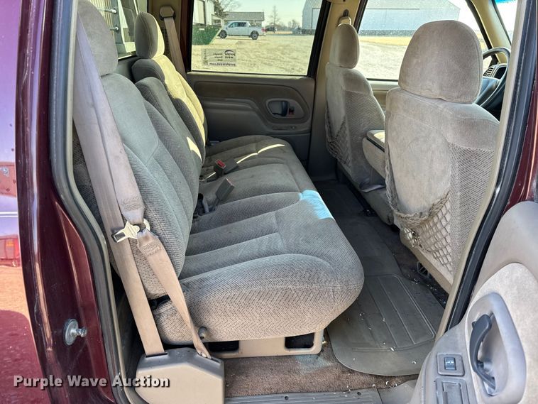 image for item EF2417 1997 Chevrolet C3500 Crew Cab flatbed pickup truck