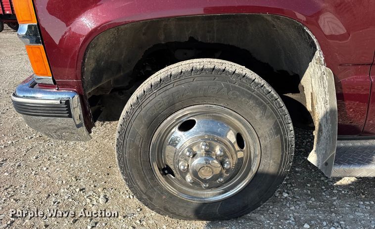 image for item EF2417 1997 Chevrolet C3500 Crew Cab flatbed pickup truck