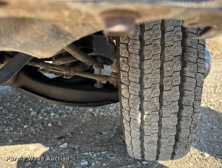 image for item EF2417 1997 Chevrolet C3500 Crew Cab flatbed pickup truck