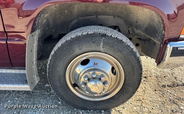 image for item EF2417 1997 Chevrolet C3500 Crew Cab flatbed pickup truck