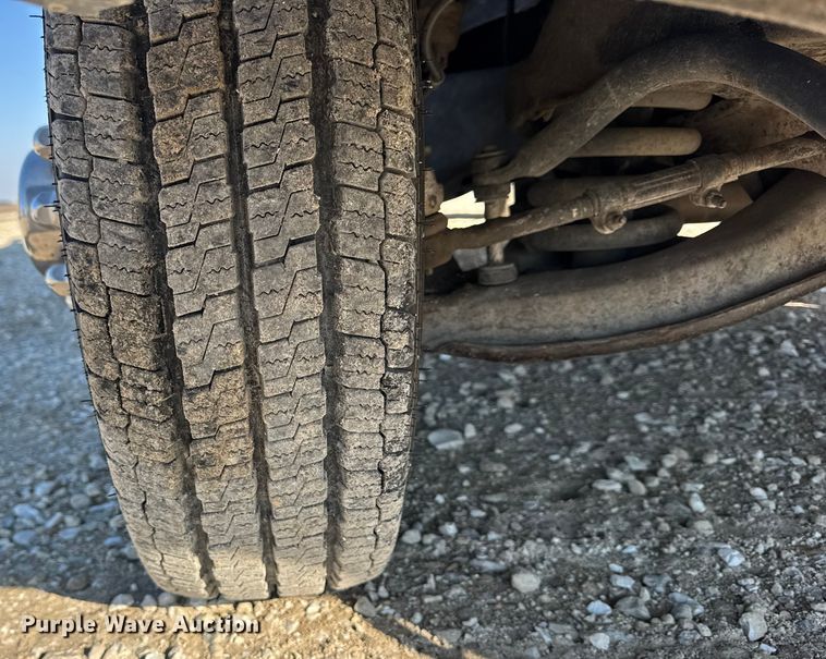 image for item EF2417 1997 Chevrolet C3500 Crew Cab flatbed pickup truck