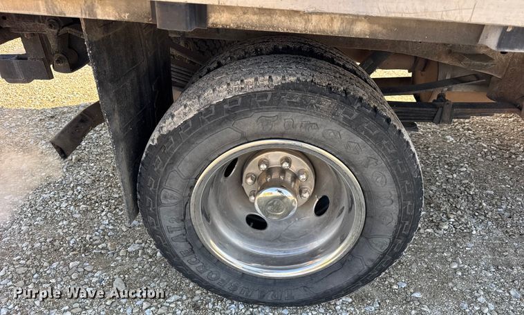 image for item EF2417 1997 Chevrolet C3500 Crew Cab flatbed pickup truck