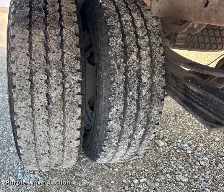 image for item EF2417 1997 Chevrolet C3500 Crew Cab flatbed pickup truck