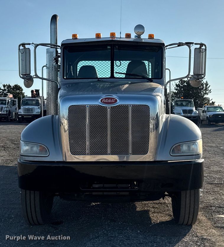 image for item EG1753 2011 Peterbilt 348 rollback truck