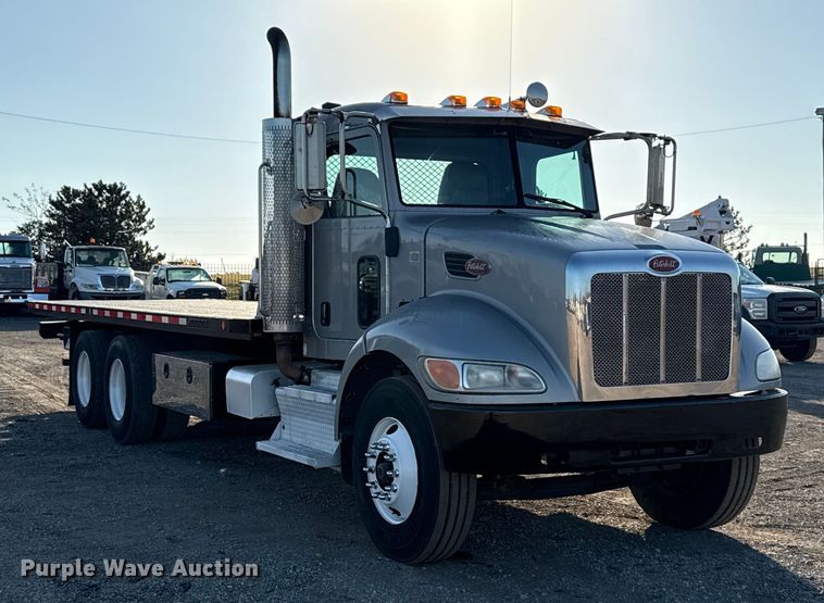 image for item EG1753 2011 Peterbilt 348 rollback truck