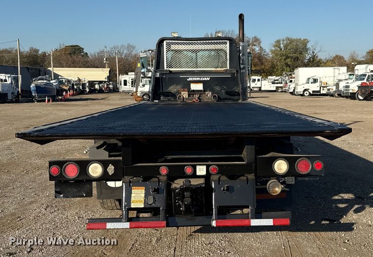 image for item EG1753 2011 Peterbilt 348 rollback truck