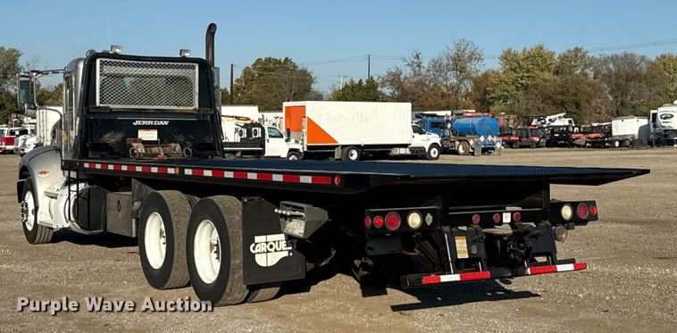 image for item EG1753 2011 Peterbilt 348 rollback truck