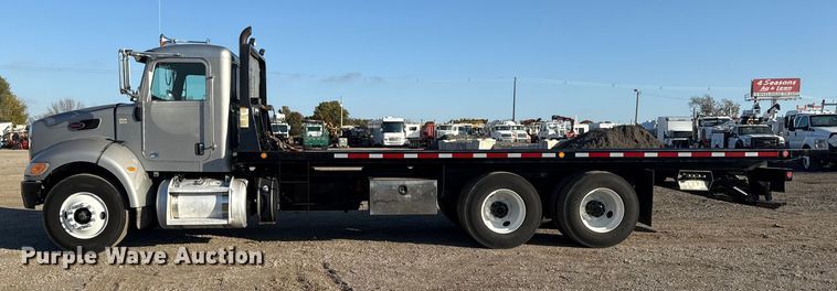 image for item EG1753 2011 Peterbilt 348 rollback truck