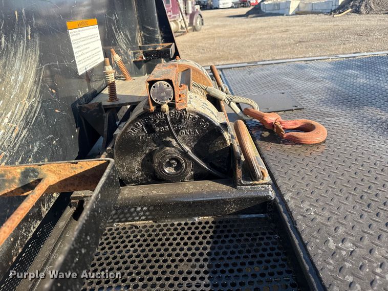 image for item EG1753 2011 Peterbilt 348 rollback truck