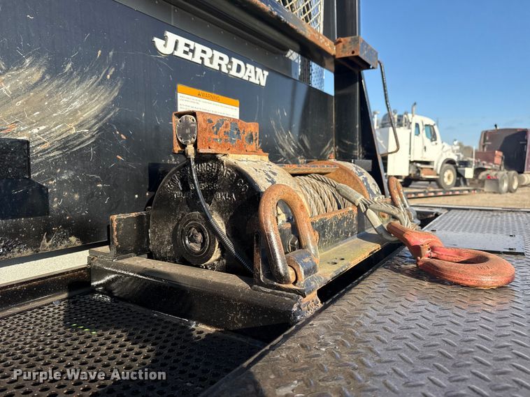 image for item EG1753 2011 Peterbilt 348 rollback truck