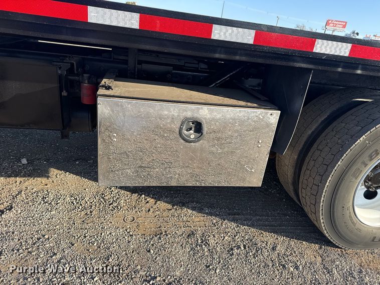 image for item EG1753 2011 Peterbilt 348 rollback truck