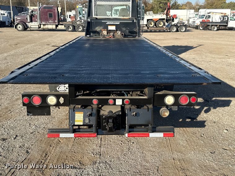 image for item EG1753 2011 Peterbilt 348 rollback truck