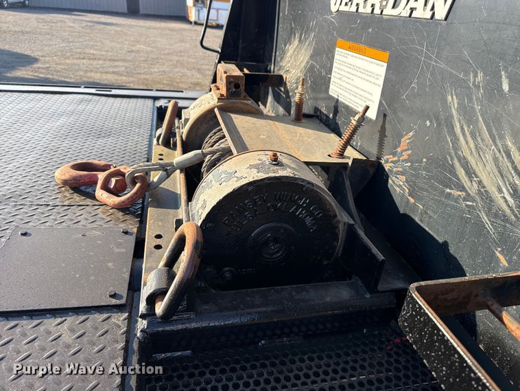 image for item EG1753 2011 Peterbilt 348 rollback truck