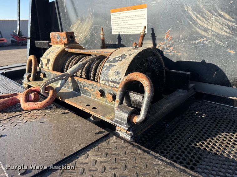 image for item EG1753 2011 Peterbilt 348 rollback truck