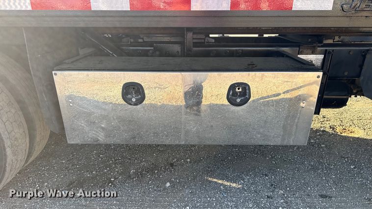 image for item EG1753 2011 Peterbilt 348 rollback truck