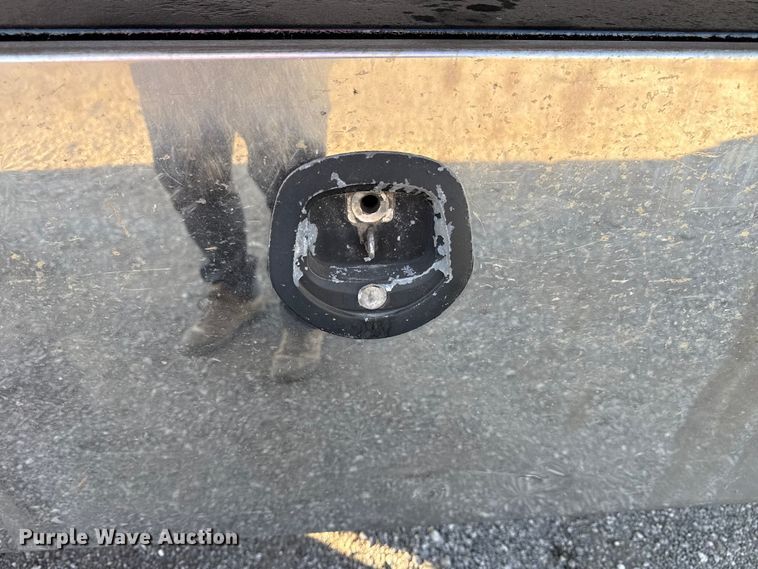 image for item EG1753 2011 Peterbilt 348 rollback truck