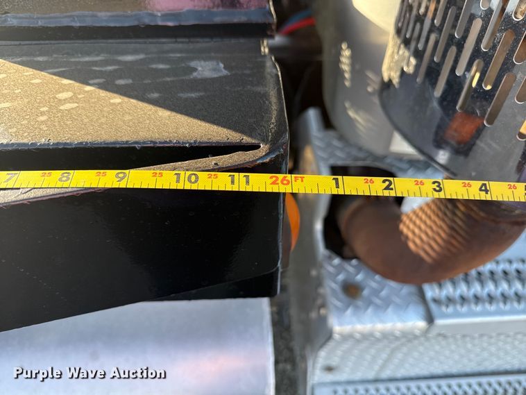 image for item EG1753 2011 Peterbilt 348 rollback truck