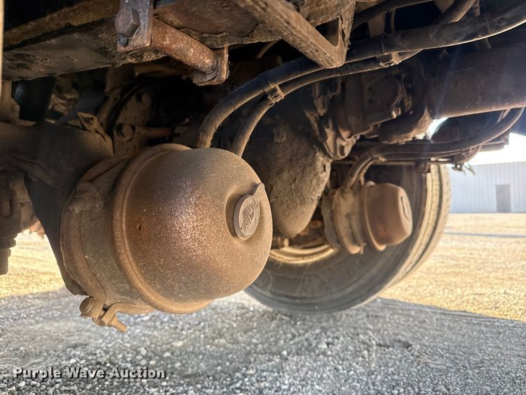 image for item EG1753 2011 Peterbilt 348 rollback truck