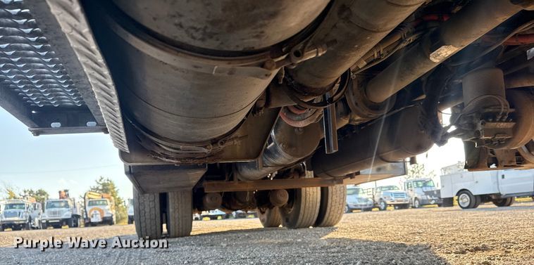 image for item EG1753 2011 Peterbilt 348 rollback truck