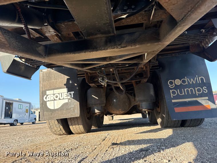 image for item EG1753 2011 Peterbilt 348 rollback truck