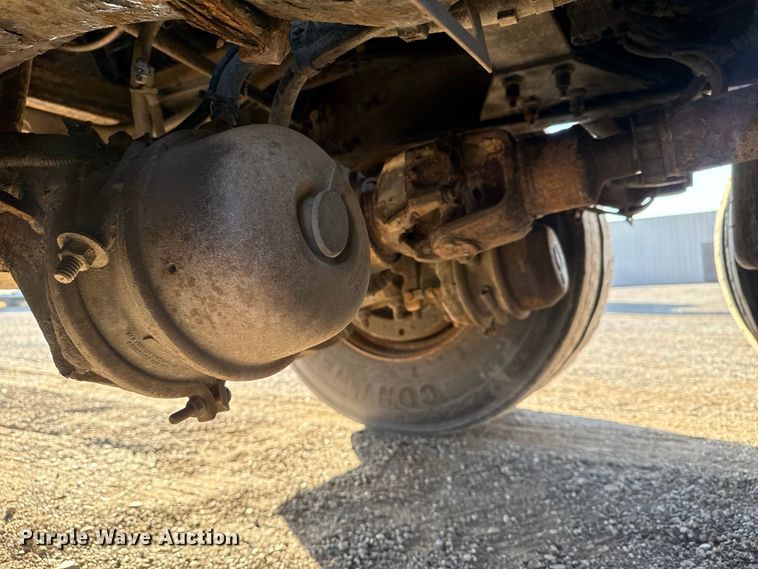 image for item EG1753 2011 Peterbilt 348 rollback truck