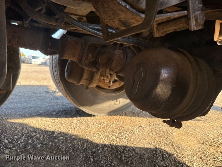 image for item EG1753 2011 Peterbilt 348 rollback truck