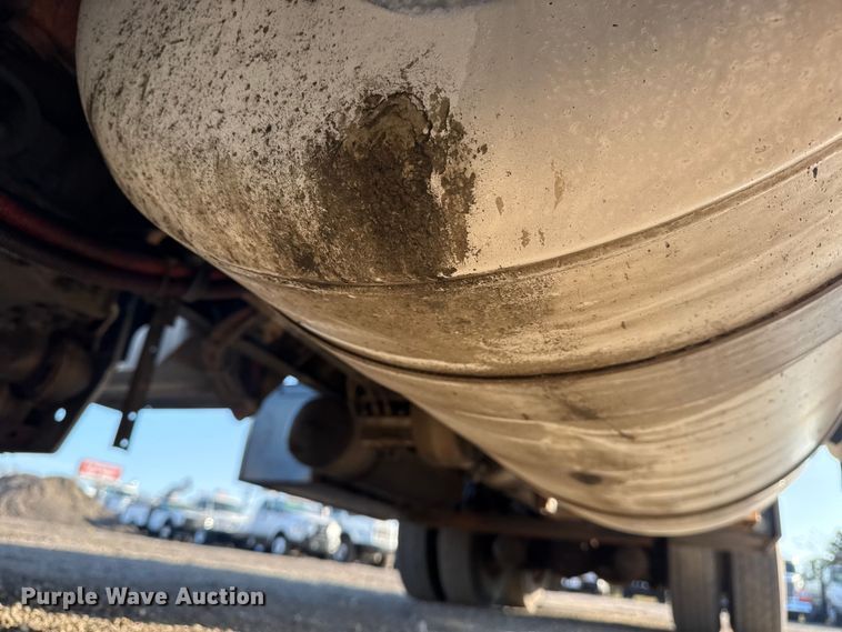 image for item EG1753 2011 Peterbilt 348 rollback truck