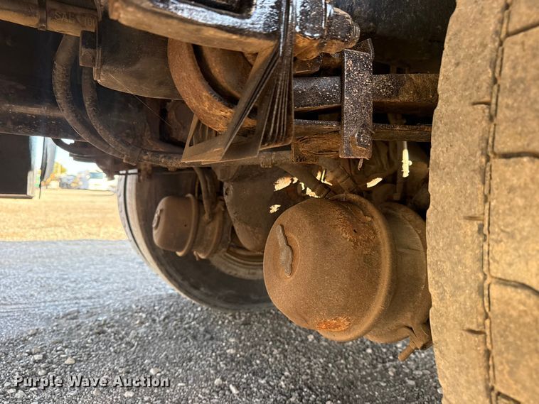 image for item EG1753 2011 Peterbilt 348 rollback truck