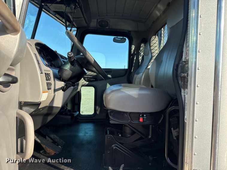 image for item EG1753 2011 Peterbilt 348 rollback truck