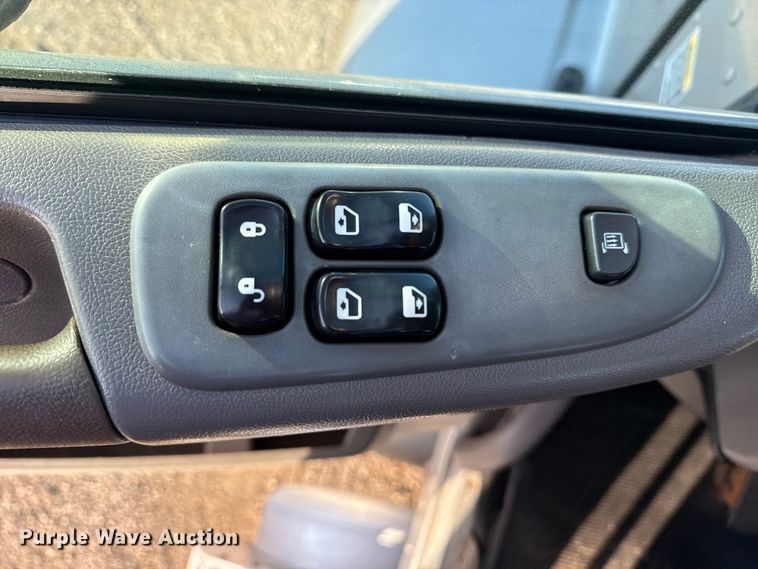 image for item EG1753 2011 Peterbilt 348 rollback truck