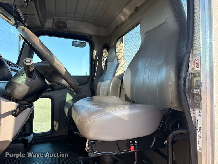 image for item EG1753 2011 Peterbilt 348 rollback truck