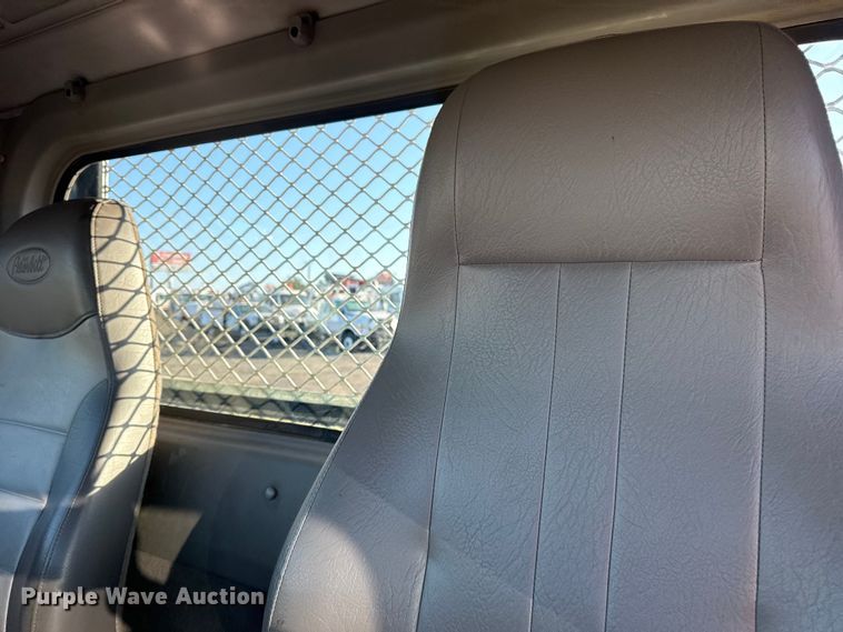 image for item EG1753 2011 Peterbilt 348 rollback truck