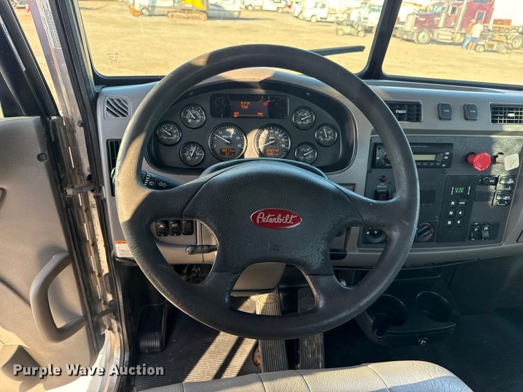 image for item EG1753 2011 Peterbilt 348 rollback truck