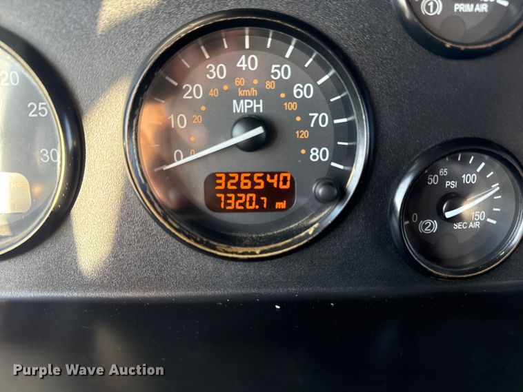 image for item EG1753 2011 Peterbilt 348 rollback truck