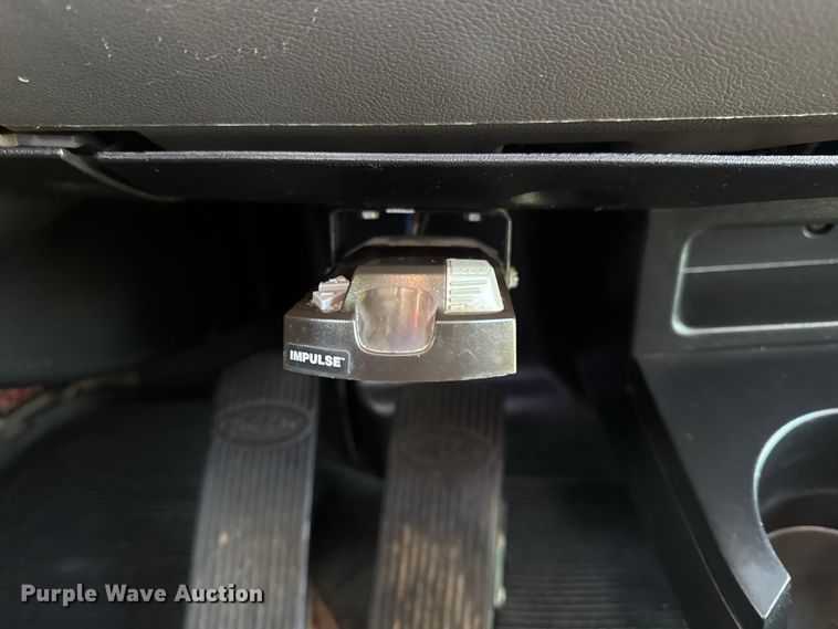 image for item EG1753 2011 Peterbilt 348 rollback truck