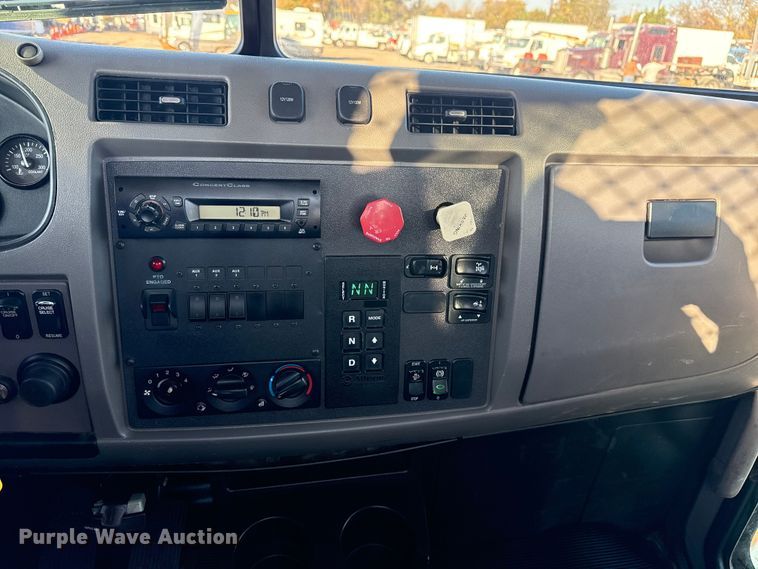 image for item EG1753 2011 Peterbilt 348 rollback truck